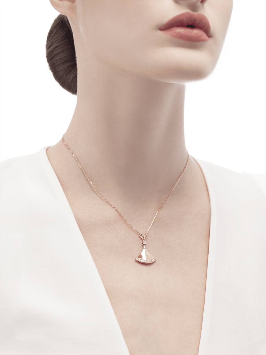 Bob Aeris Fan Essential Necklace, Moissanite — real photo 3