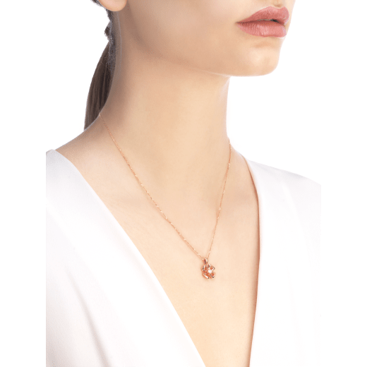 Bob Quatrefoil Sylvan Rose Gold Necklace  Lab-grown Moissanite — real photo 3