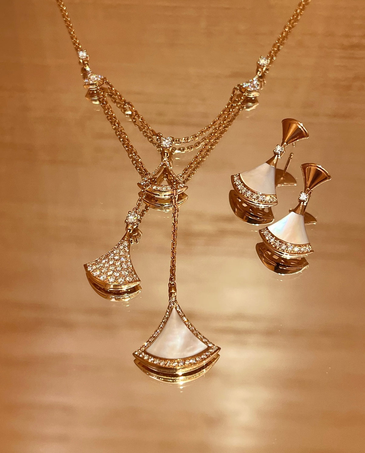 Bob Aeris Fan Essential  Bracelet ,Yellow Gold Chain,White Mother of Pearl (Custom) — real photo 1