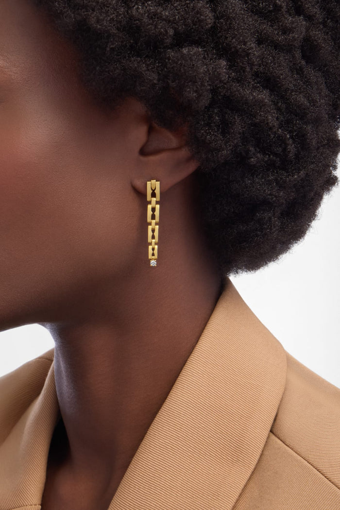 Bob Aura Eternal Star Chain Earrings Yellow Gold — real photo 4