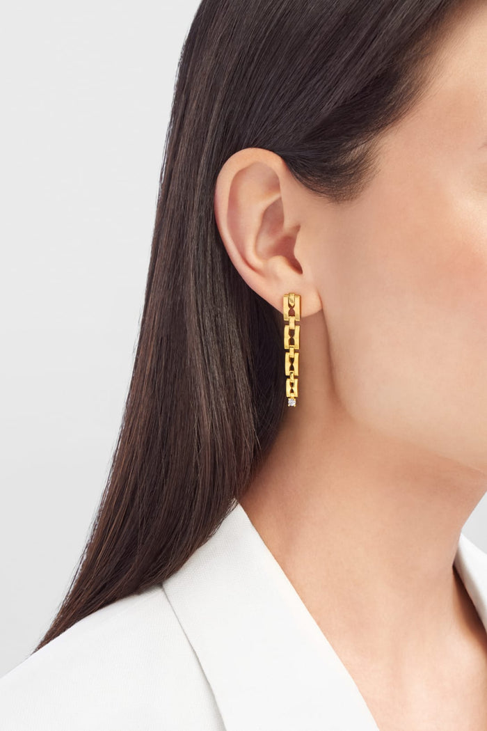 Bob Aura Eternal Star Chain Earrings Yellow Gold — real photo 5